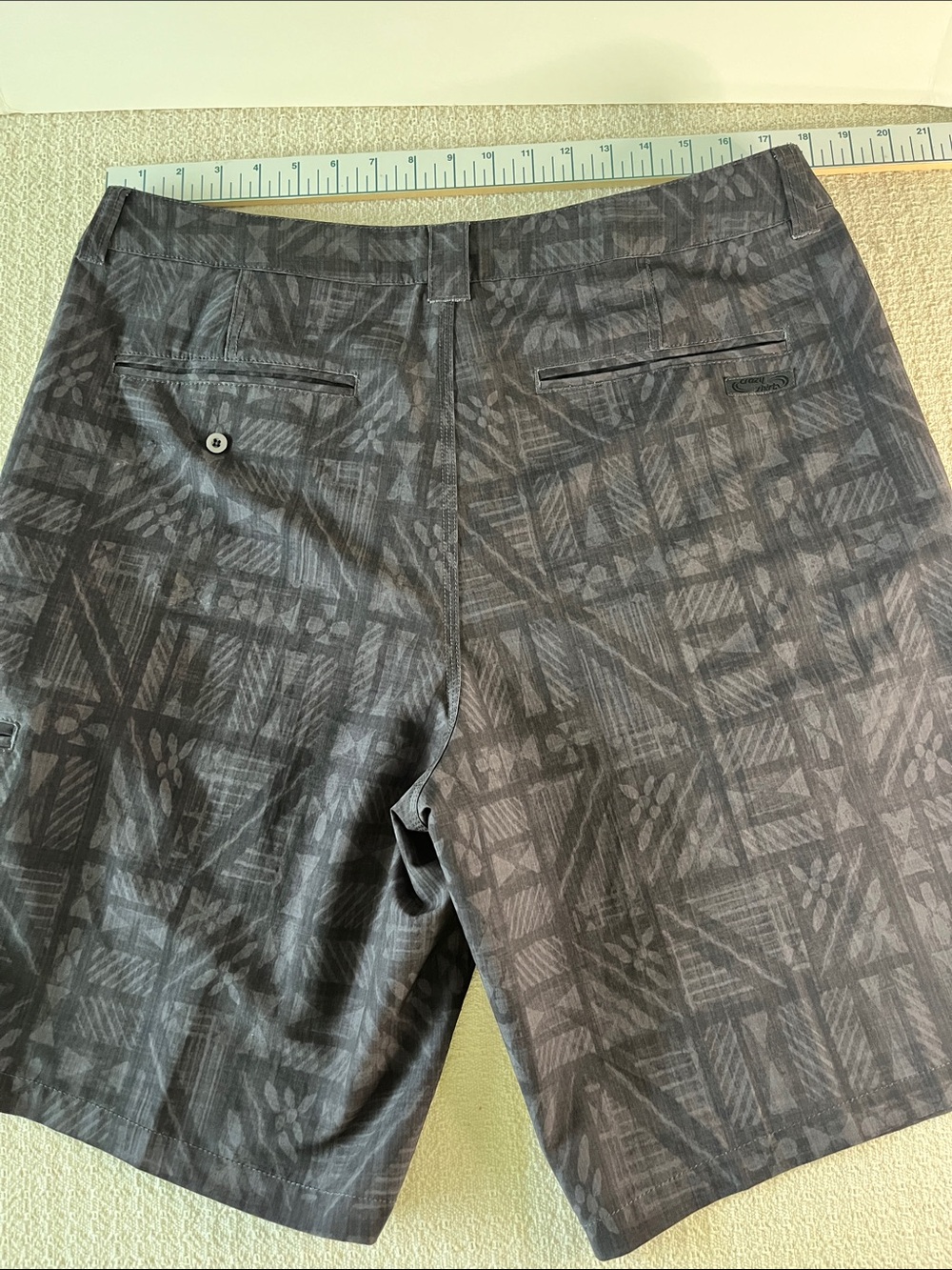 Crazy shirts brand, coconut poly/spandex gray/black patterned men shorts, golf - Picture 5 of 13